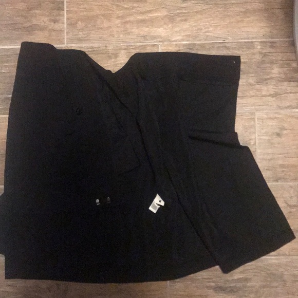 Black knee length wrap skirt, lined. - Picture 4 of 4